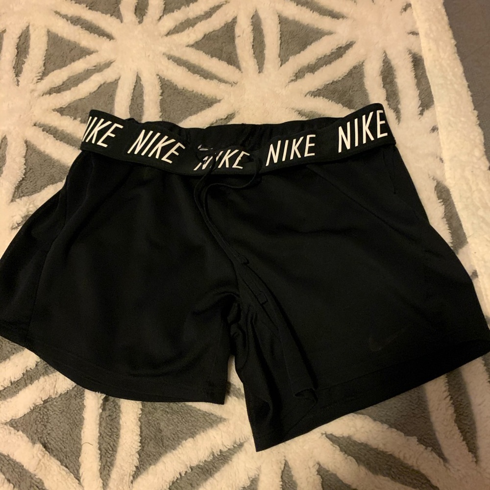 SMALL BLACK NIKE SHORTS